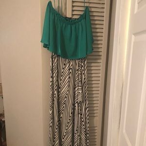 Maxi printed dress w/ slide slit